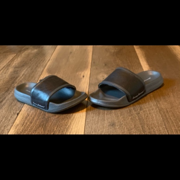 Tommy Bahama Boy’s Lightweight Slip On - Picture 3 of 6